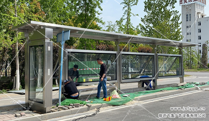 安徽现代风格不锈钢公交站台候车亭安装完成